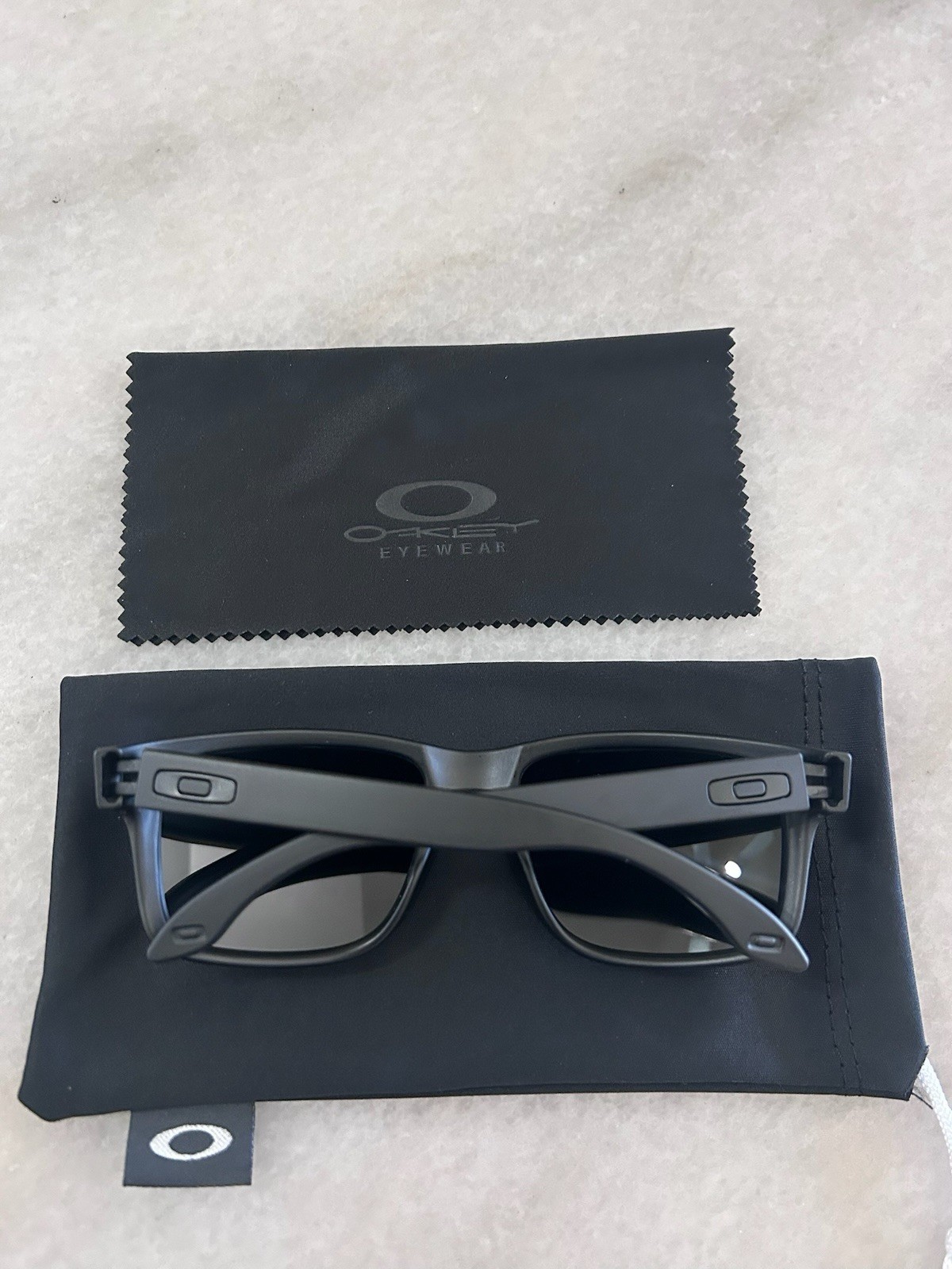 New Oakley Holbrook Polarized Black Lens Sunglasses Matte Black Frame OO9102