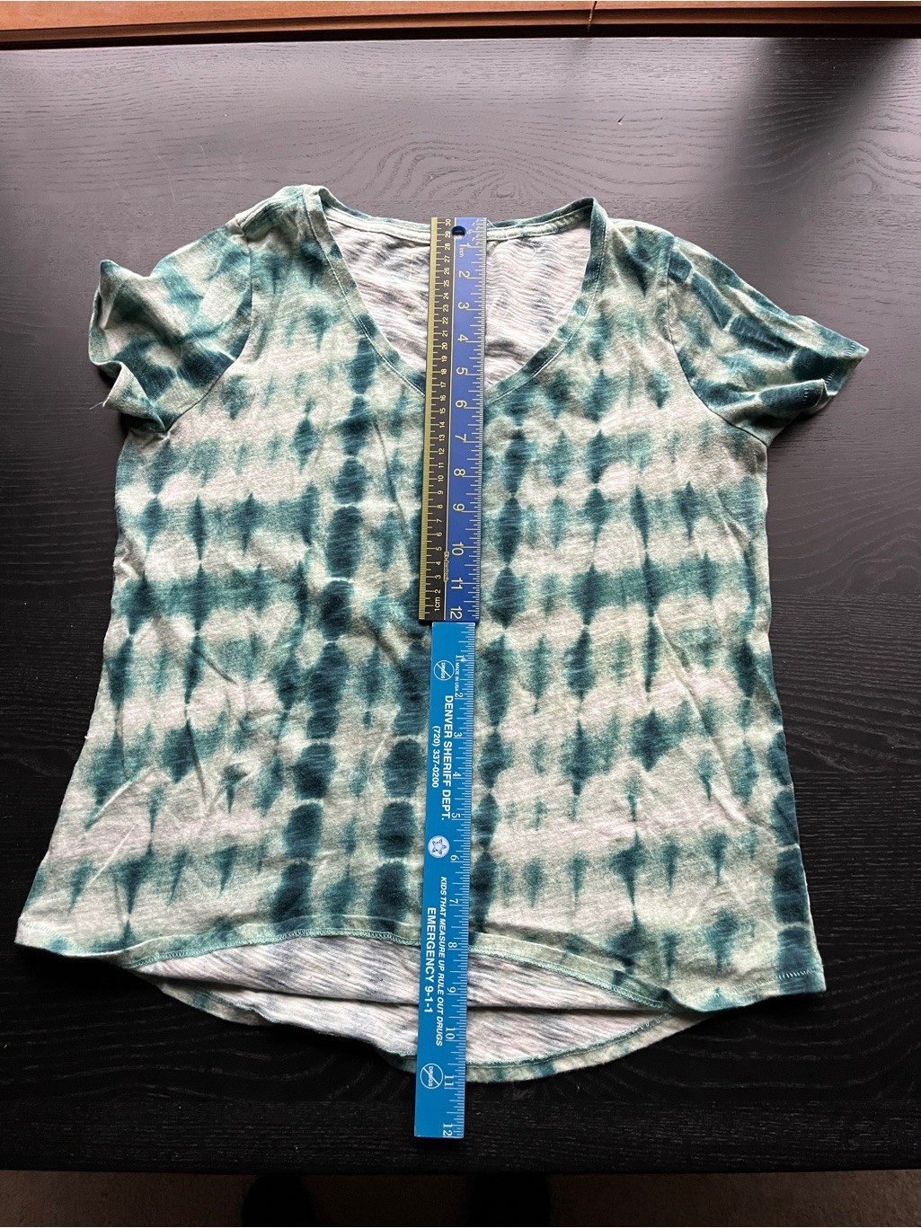 Tie-Dye Sonoma V-Neck Everyday Tee Size S Green & White, Curved High-Low Hem
