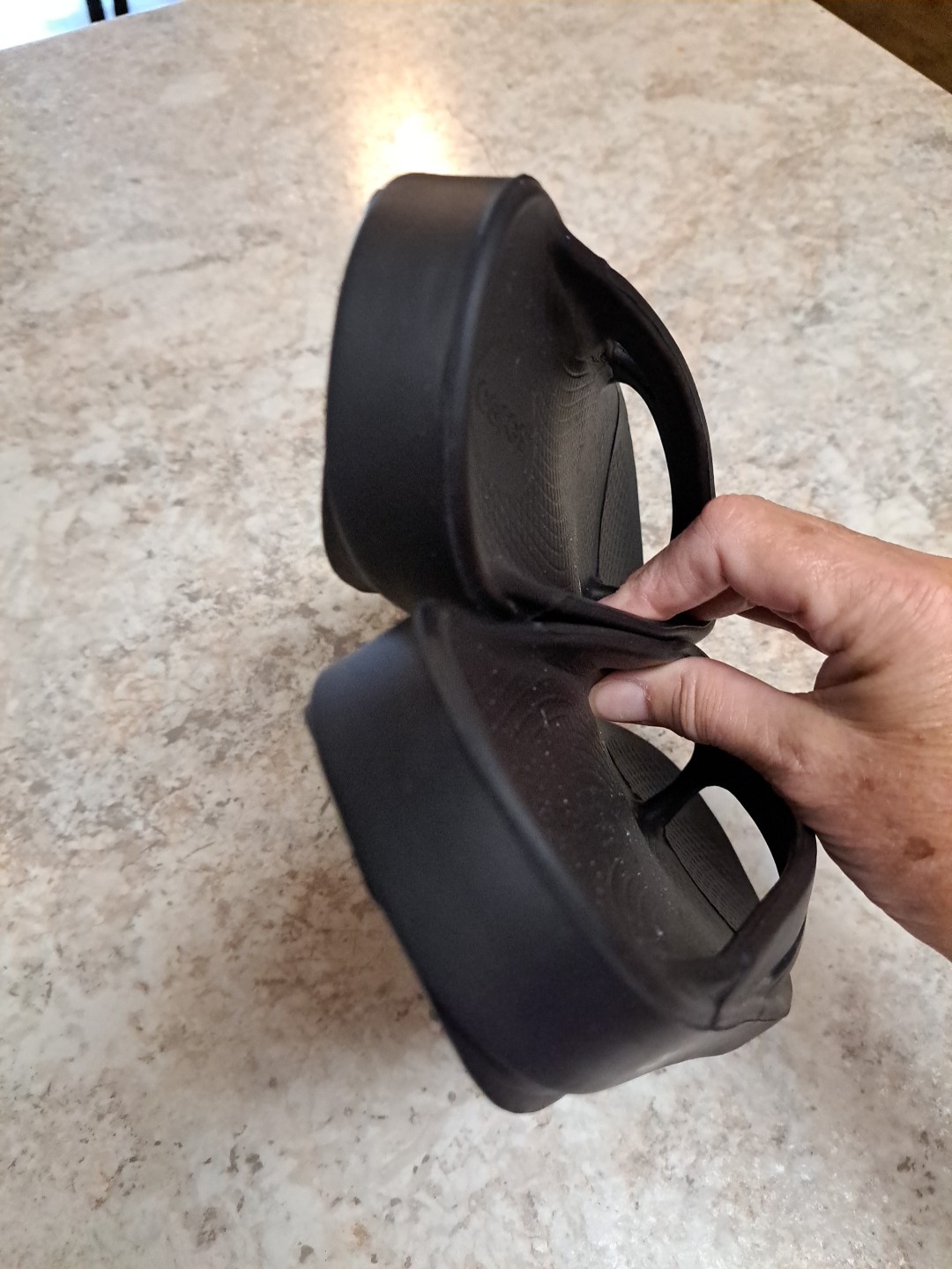 Oofos Thong Sandals Black W 8 MALE 6 Excellent Condition Returns Accepted