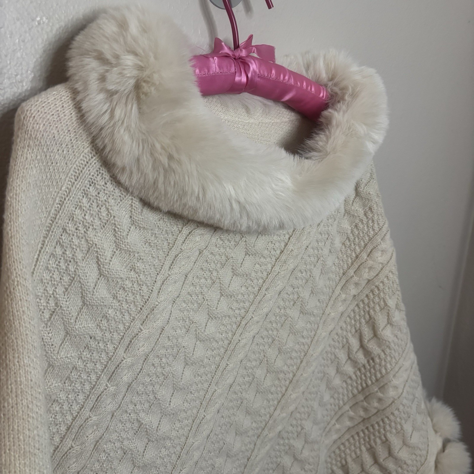 Ivory Cable Knit Faux Fur Trim Poncho Cape Sweater One Size Cottagecore Indie