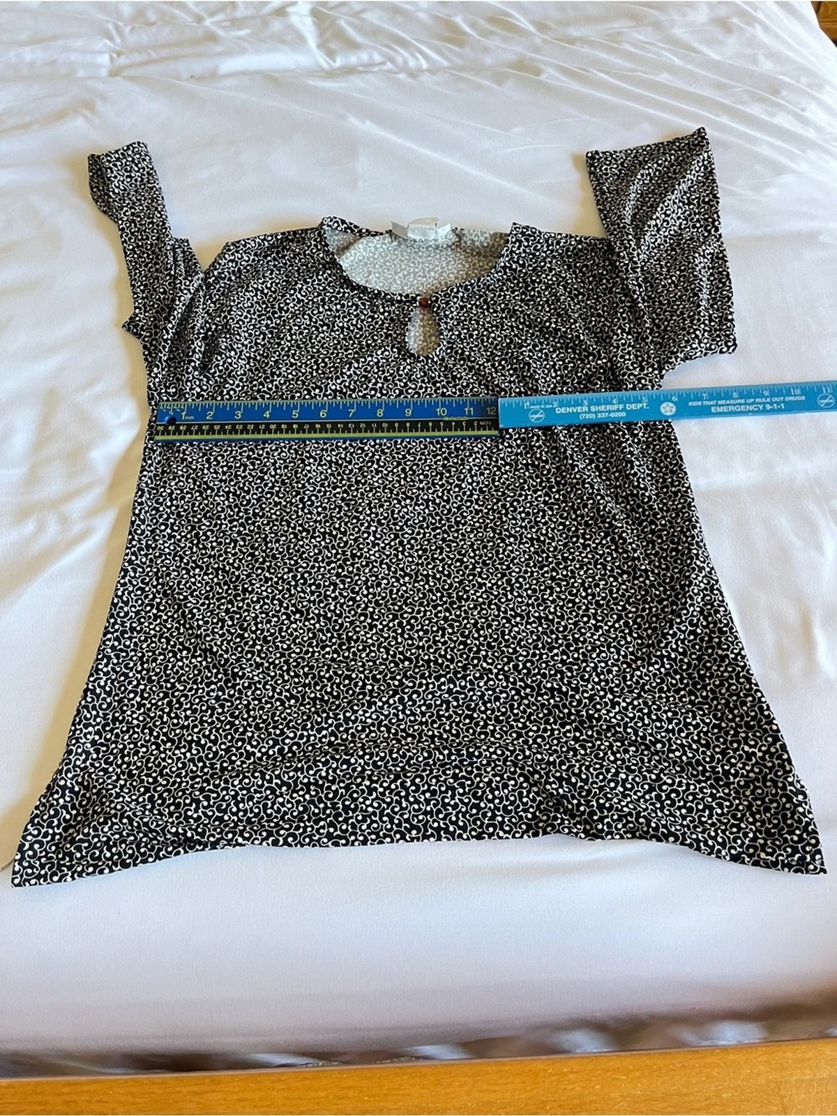 Sag Harbor Black & White Swirl Printed Long Sleeve Blouse Keyhole Size Medium