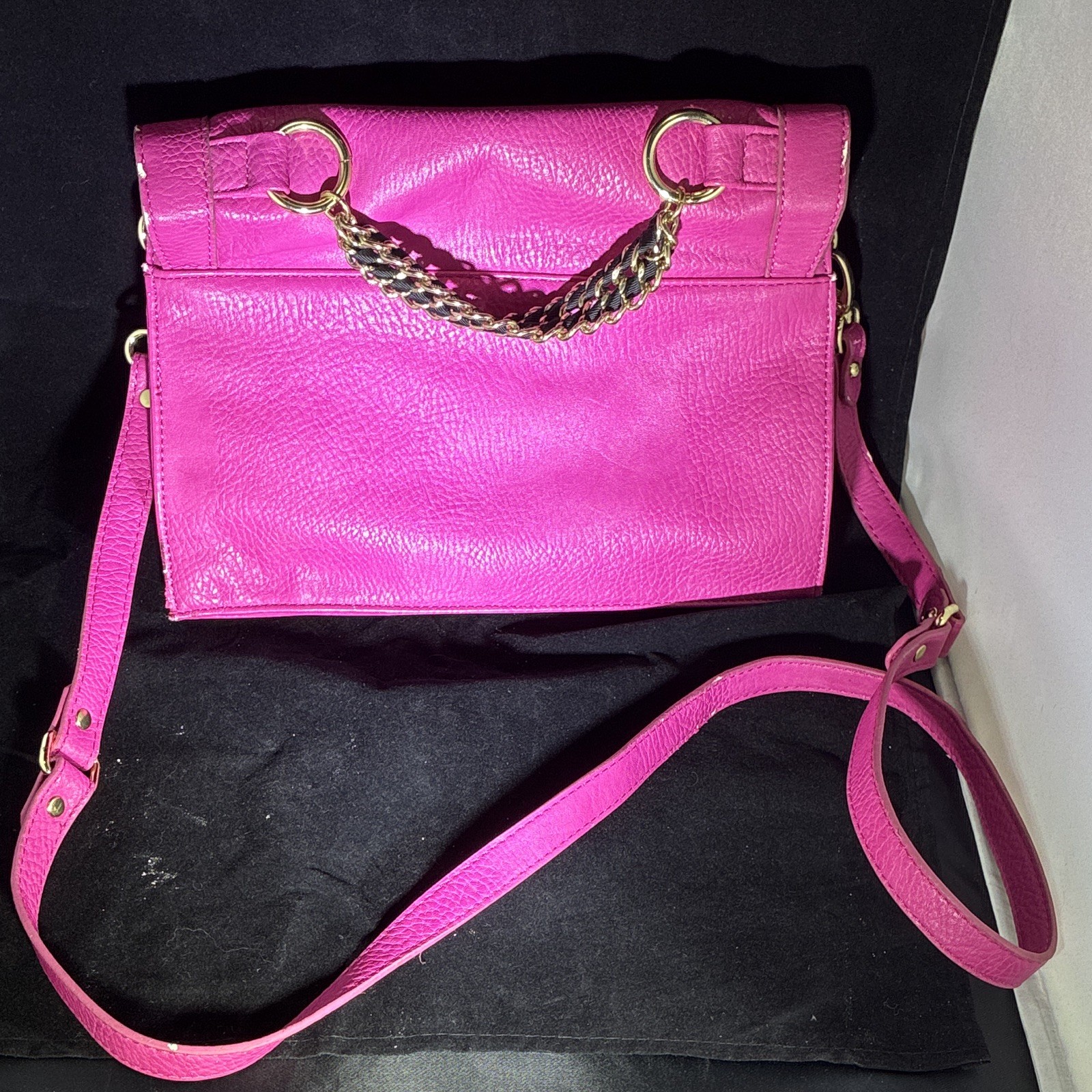 Olivia + Joy Pink Pebbled Crossbody Bag, Gold Chain, Turn Lock, Detachable Strap