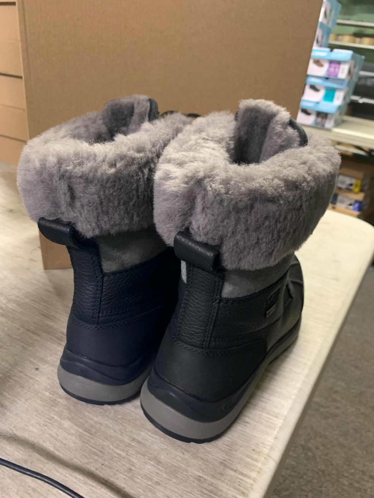 NIB 100% AUTHENTIC Women’s UGG Adirondack Black Boots Sheepskin – Pick Size