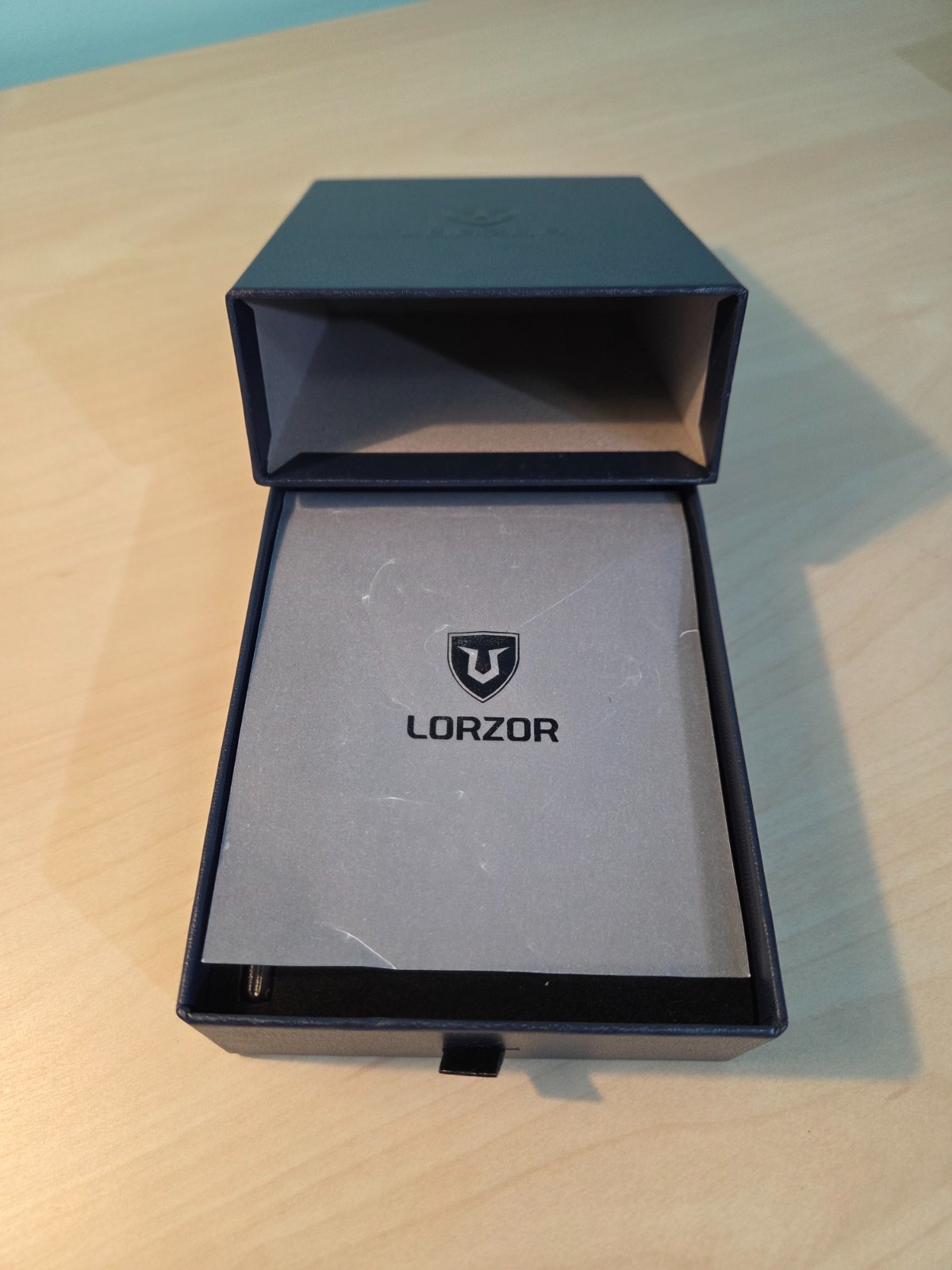 LORZOR Minimalist Leather Wallet – Full Grain Leather, Slim Pop-up Card Case