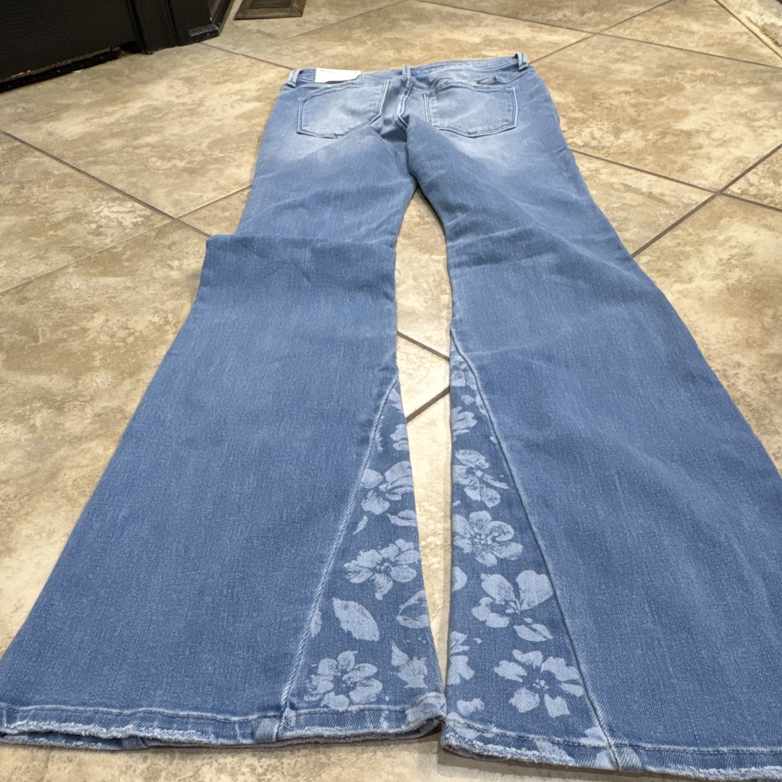 KanCan Women’s Blue Light Wash Mid Rise Floral Flare Jeans Stretch 5-Pocket 27