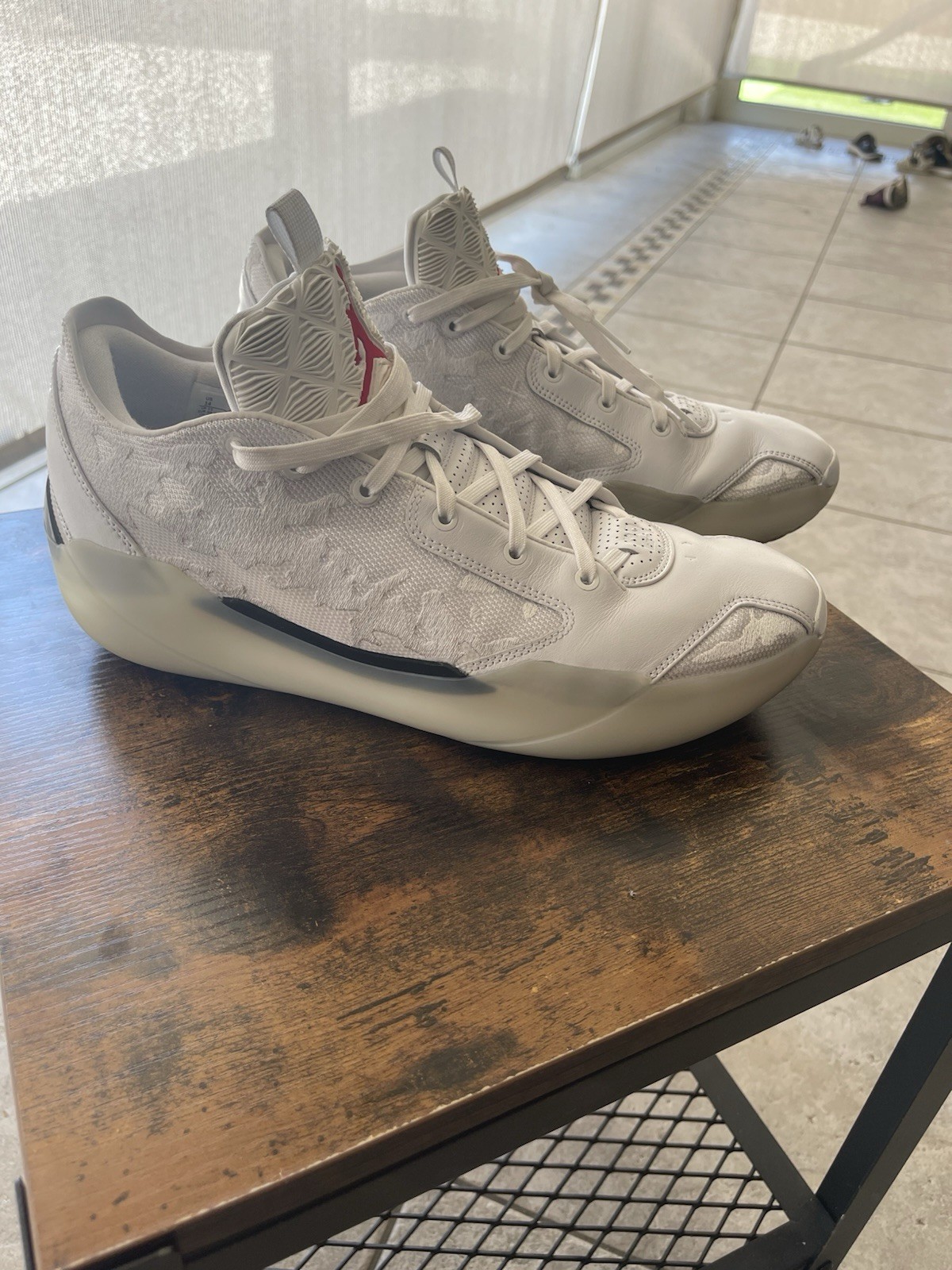 Jordan Air Jordan 39 Men’s Low Top White/Red Lace Up Basketball Sneaker