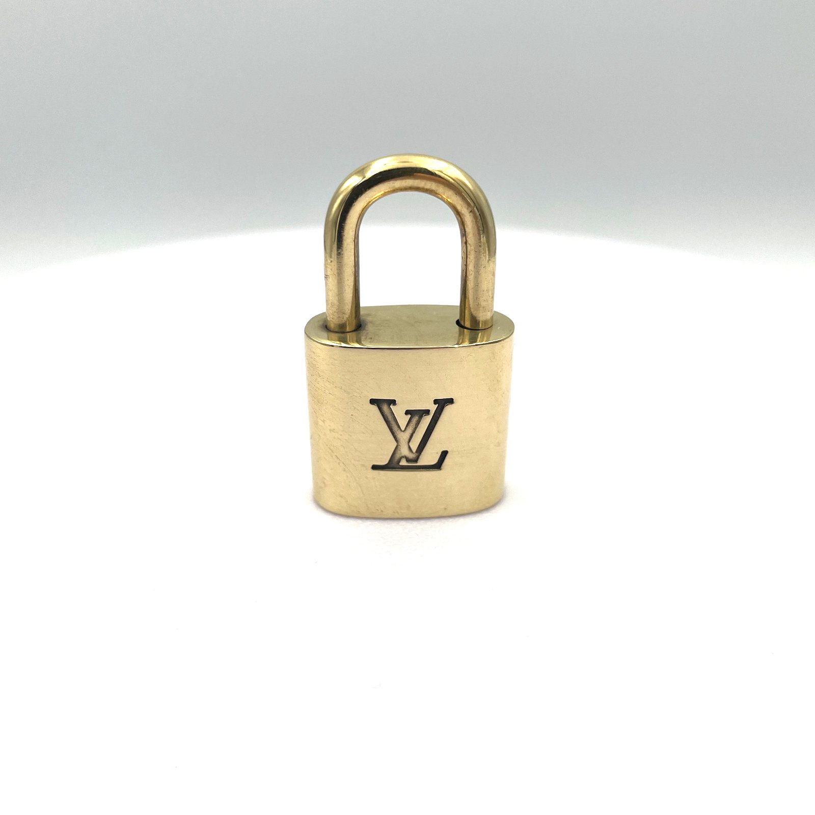 LOUIS VUITTON Padlock Key Set R10000 Random Numbers Polished Authentic