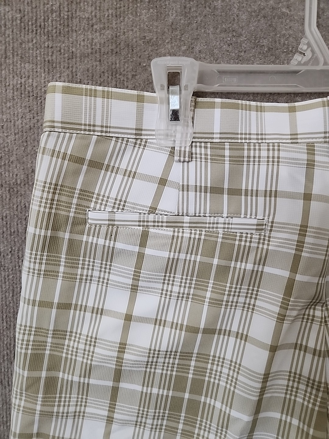 IZOD Golf Shorts Mens 36 Beige White Plaid Stretch UPF 15 Lightweight NEW