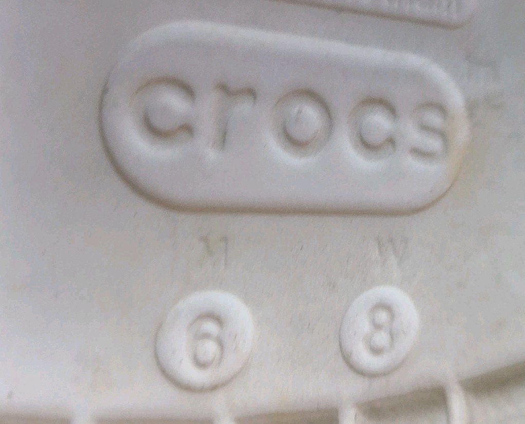 Crocs Clogs W/8 – M/6 Peach & Jibbitz Charms