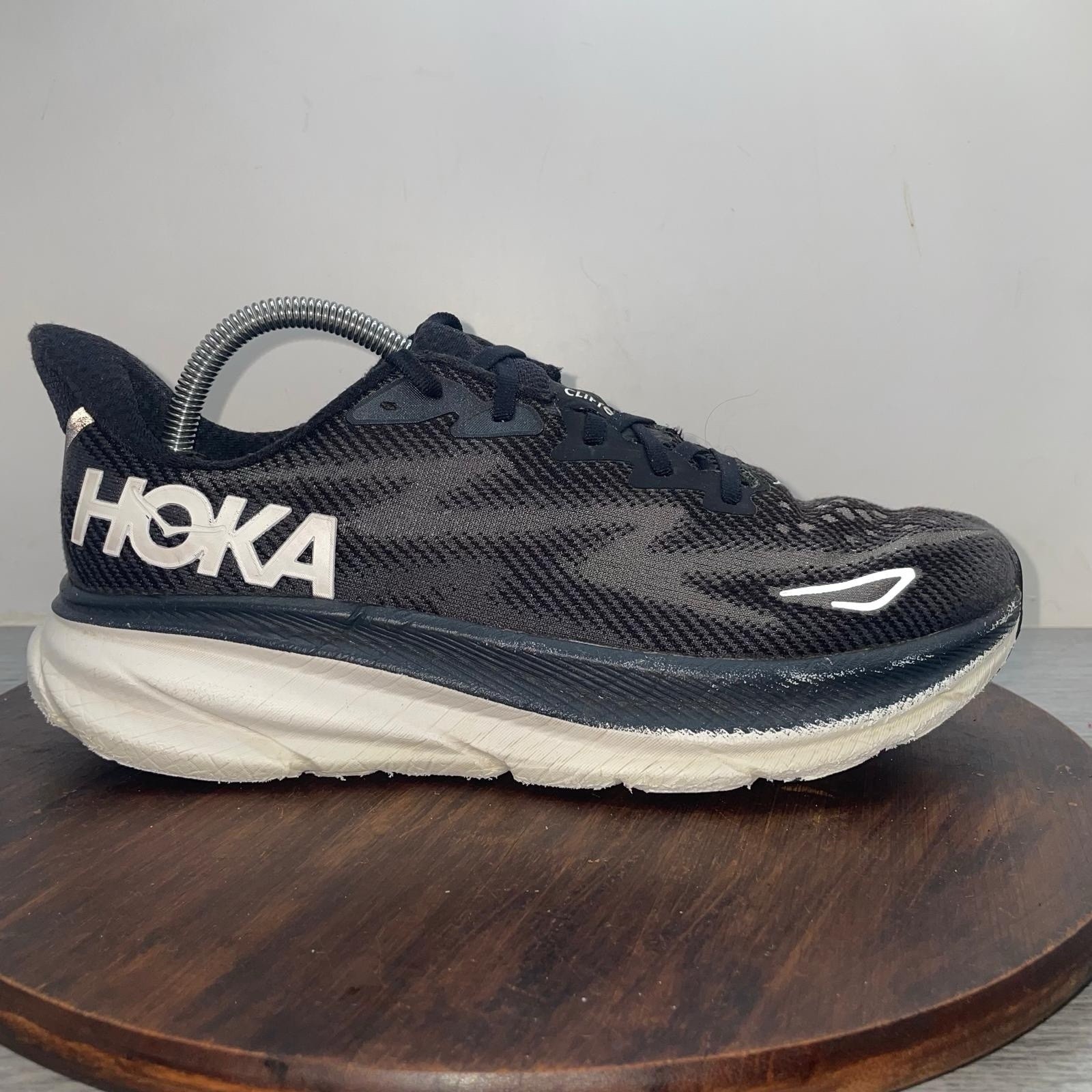 Hoka One One Clifton 9 Running Walking Shoes Men’s size 10 D Black 1127895BWHT