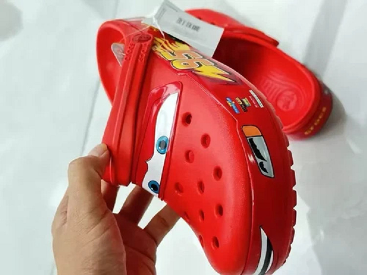 Kid’s LIGHT-UP Lightning McQueen Crocs boys girls Shoe Clog Disney C8-J3 Size **