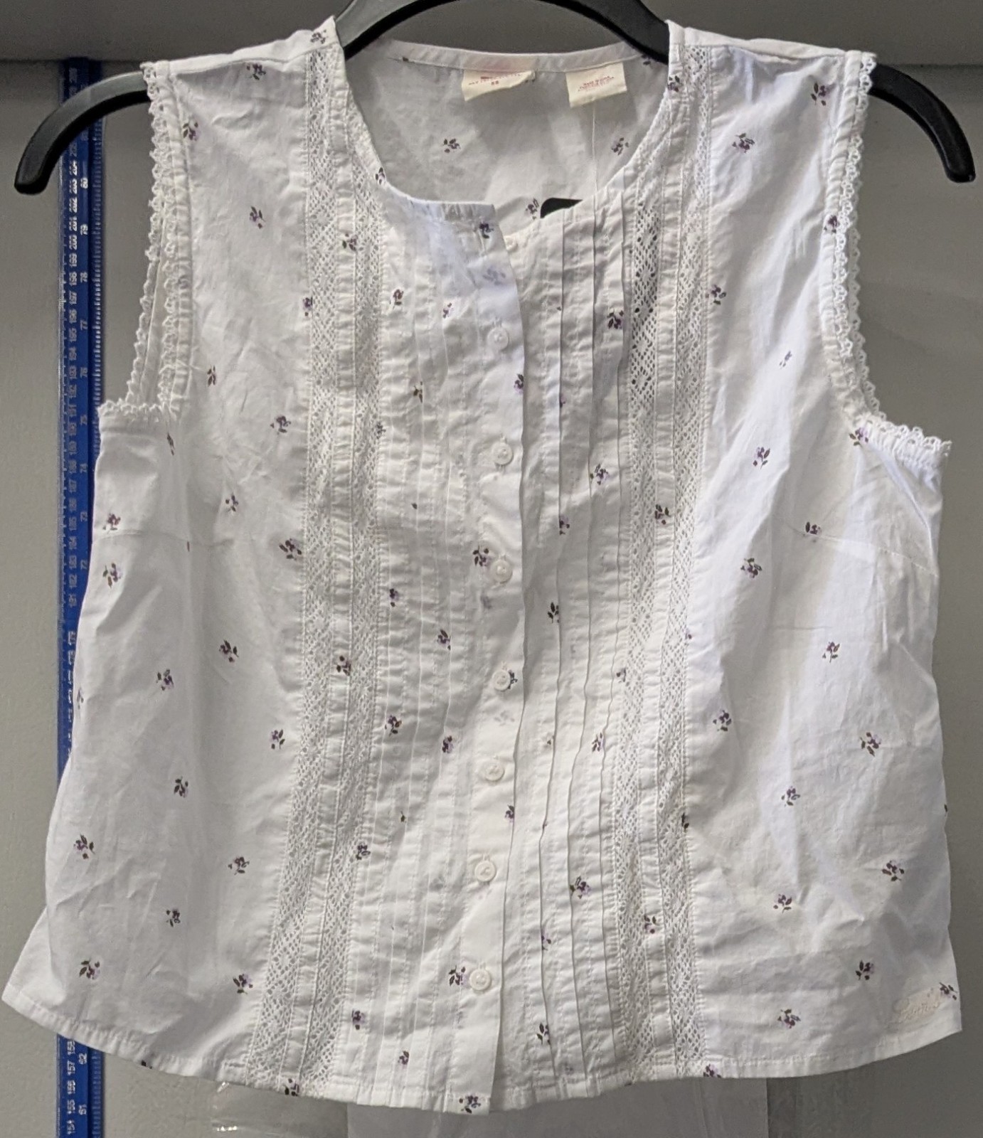 Levi’s Women’s Lorelai Cotton Sleeveless Shirt – Anthea Floral-Medium