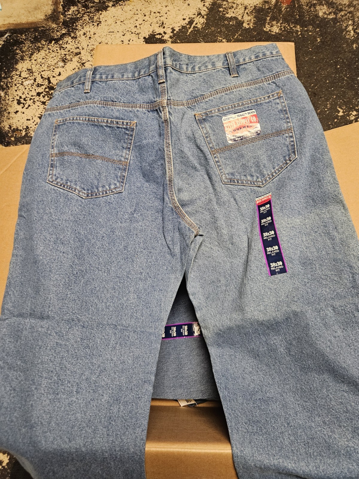 Rivet supply Co. Men’s Blue Medium Wash Denim Jeans Relaxed Straight Leg NWT