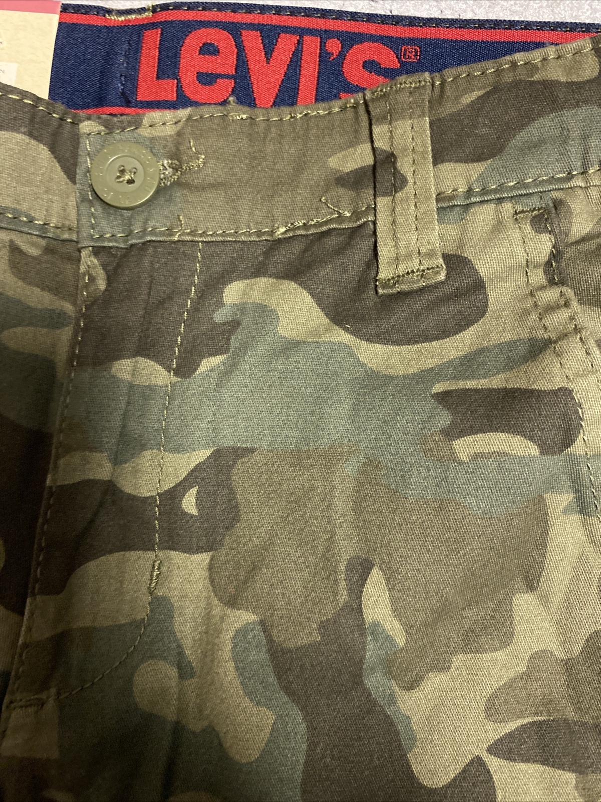 Levi’s Boy’s Youth Adjustable Waist Cargo Short – Green Camouflage – Size 12
