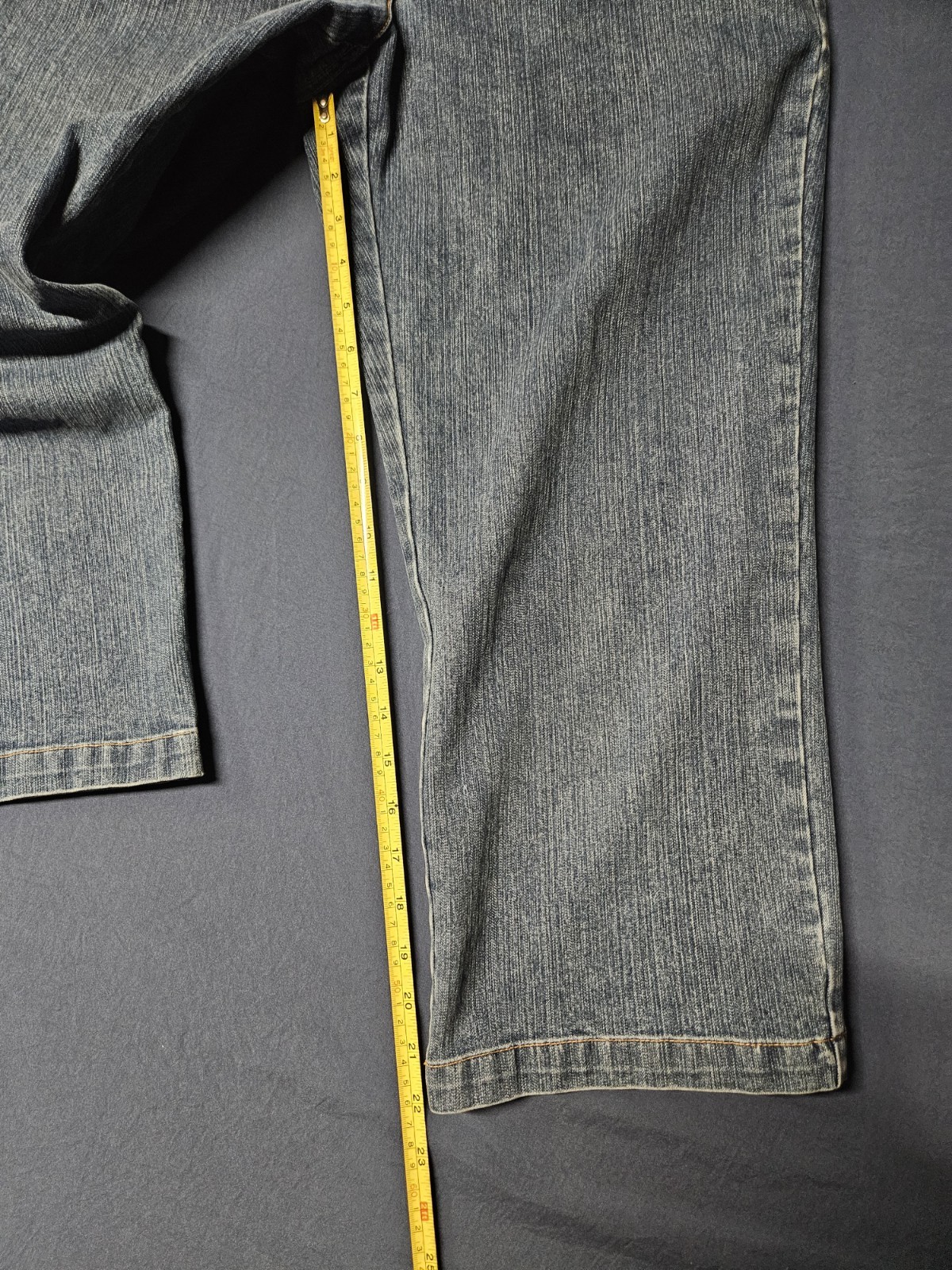 Liz Claiborne Women’s Petite Blue Medium Wash Wide-Leg 5-Pocket Zip Jeans