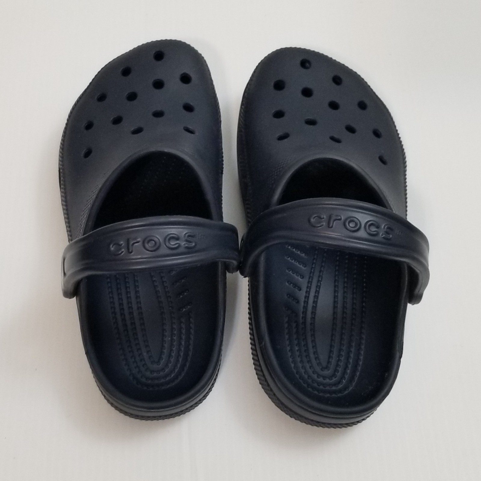 Crocs Unisex Navy Blue Classic Clogs Sandals Sz Men 4 Women 6 Slip On Water Shoe