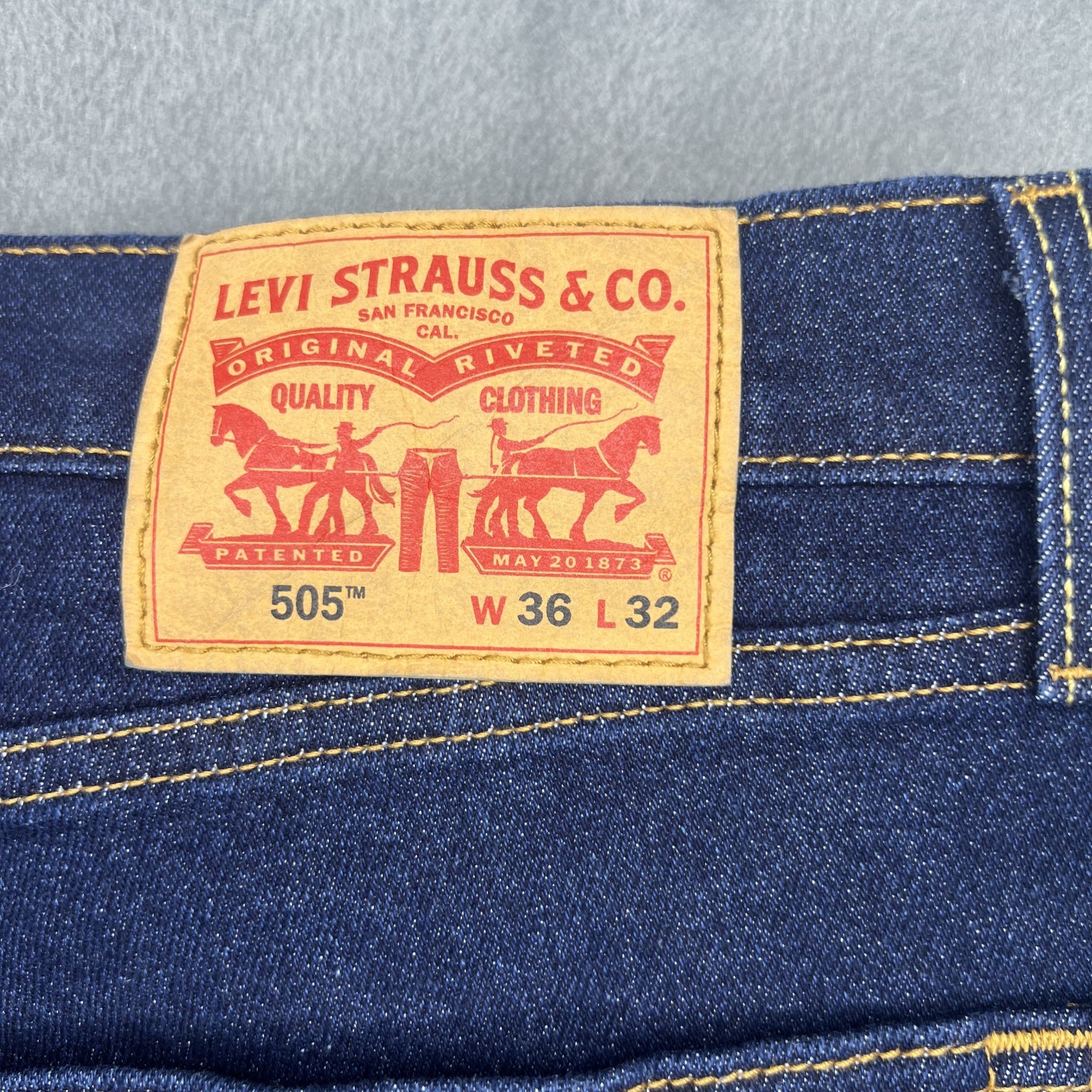 Levis 505 Mens Jeans 36×32 Dark Wash Blue Denim Regular Fit Straight Leg Classic
