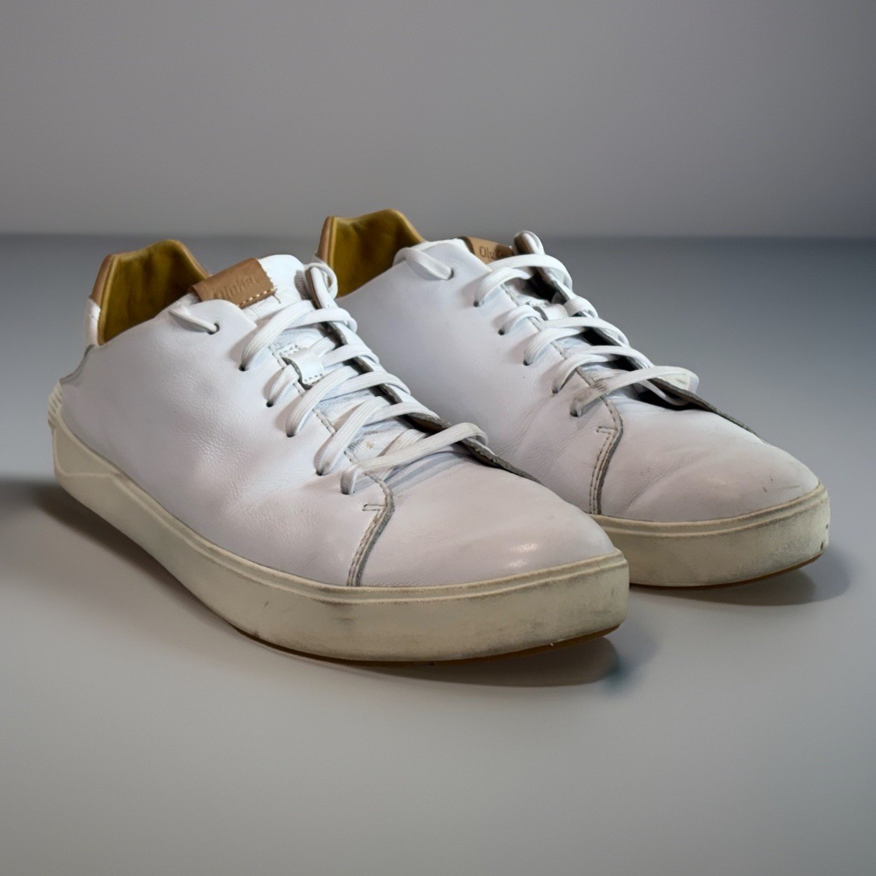 OluKai Lae’ahi Li ‘Ili Shoes Mens Size 11 White Leather Casual Comfort Sneakers