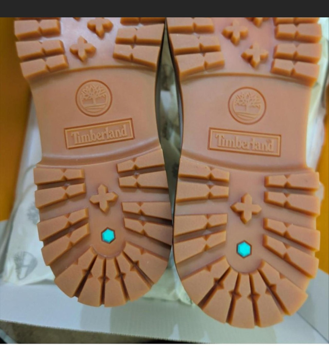 Women’s Timberland 6 inch premium boots – stone color – NWT