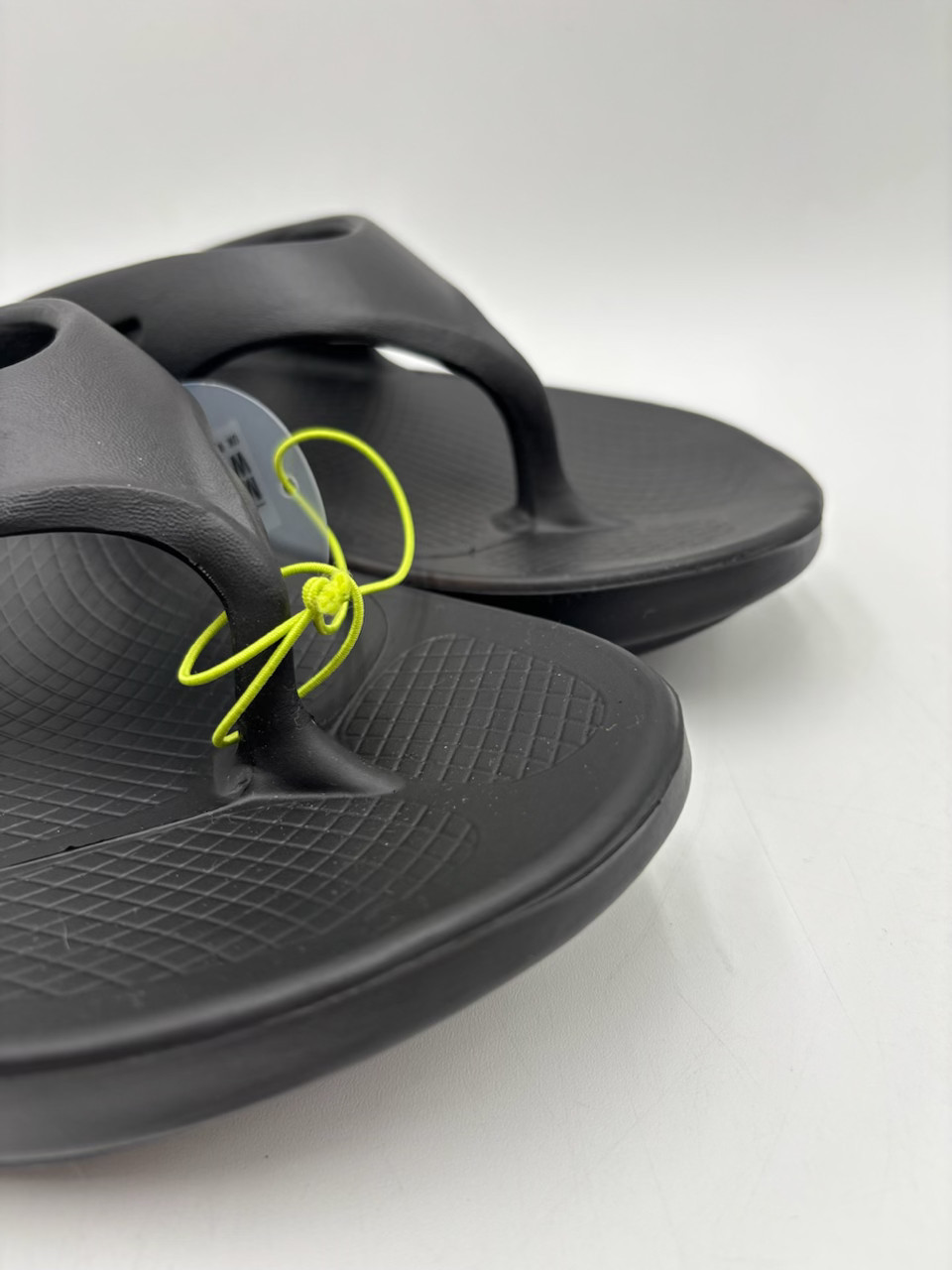 Oofos OORIGINAL 1000 Unisex NEW Recovery Thong Sandals Black Multiple Sizes
