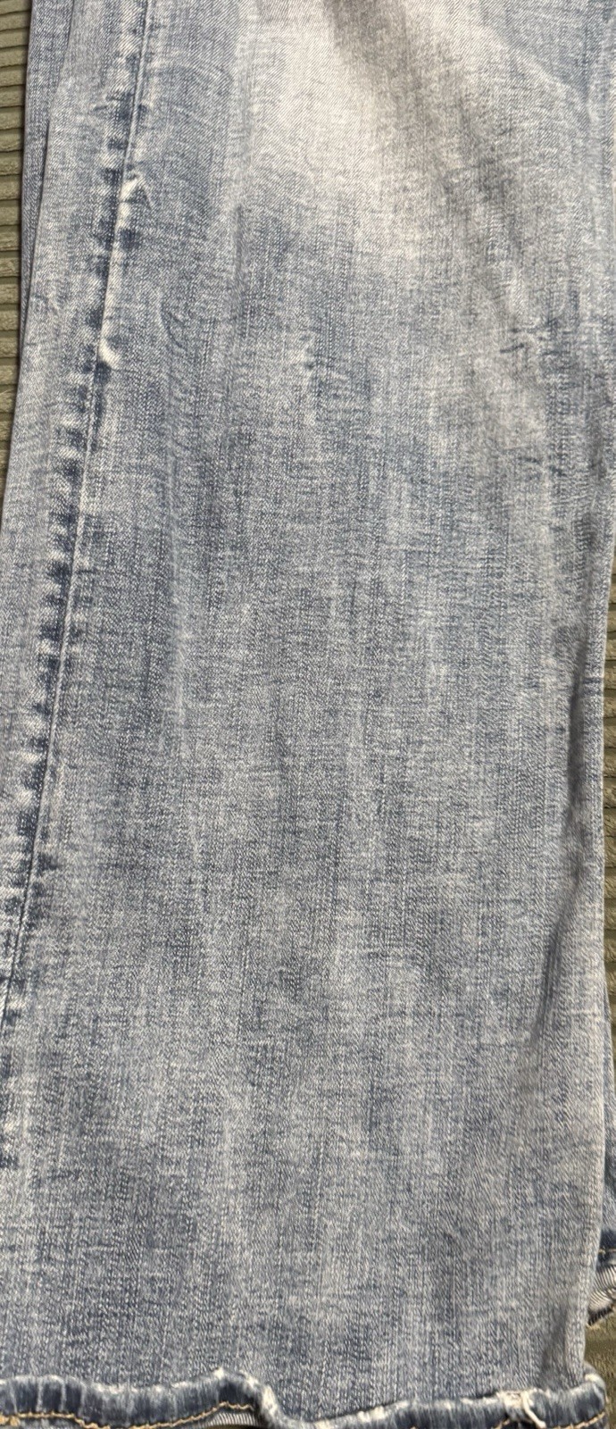 Men’s Silver Brand Jeans (Hardly Worn) Beautiful Distressed Look. 36×34 🔥🔥🔥