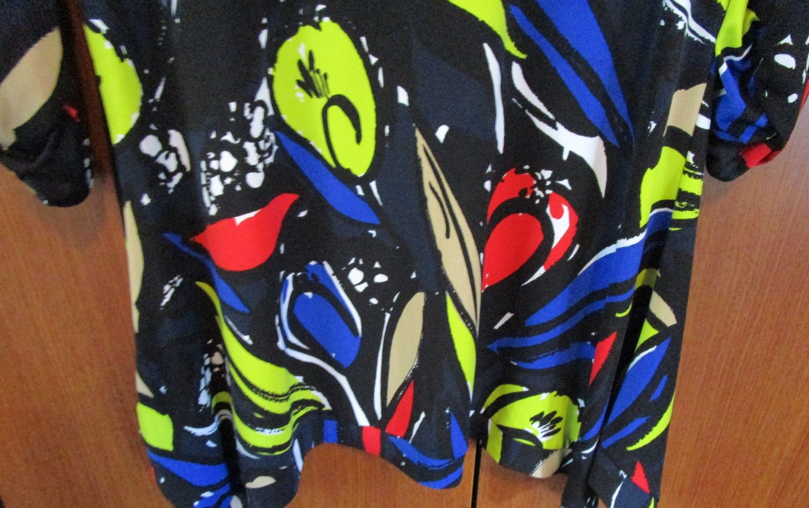 Premise Tunic Top Bright Colors On Black Medium Polyester Spandex Bust 37 L 29.5