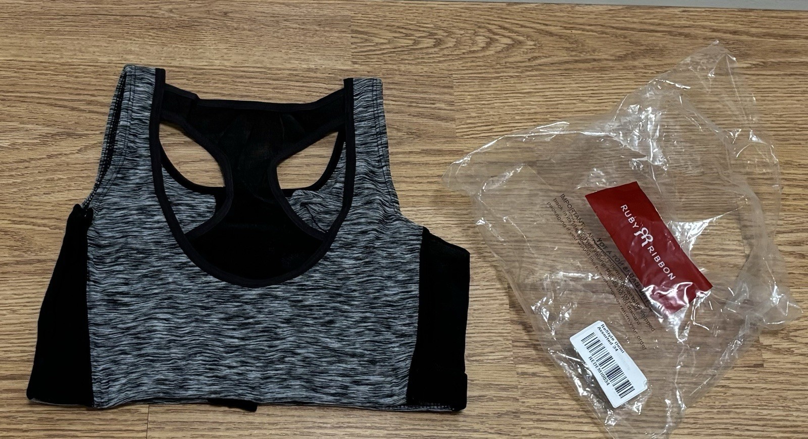 Brand New Ruby Ribbon Zip up Front Sports Bra Demiette Size 34 Gray & Black