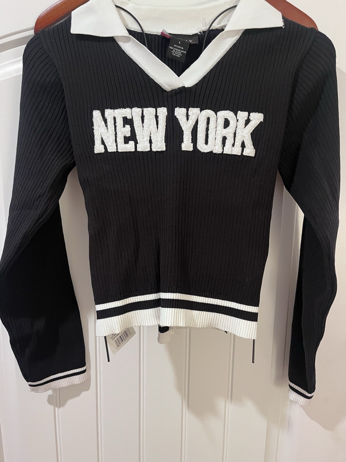 H&M Black/White Rib-Knit Collared V-Neck Pullover Sweater New York Logo XL