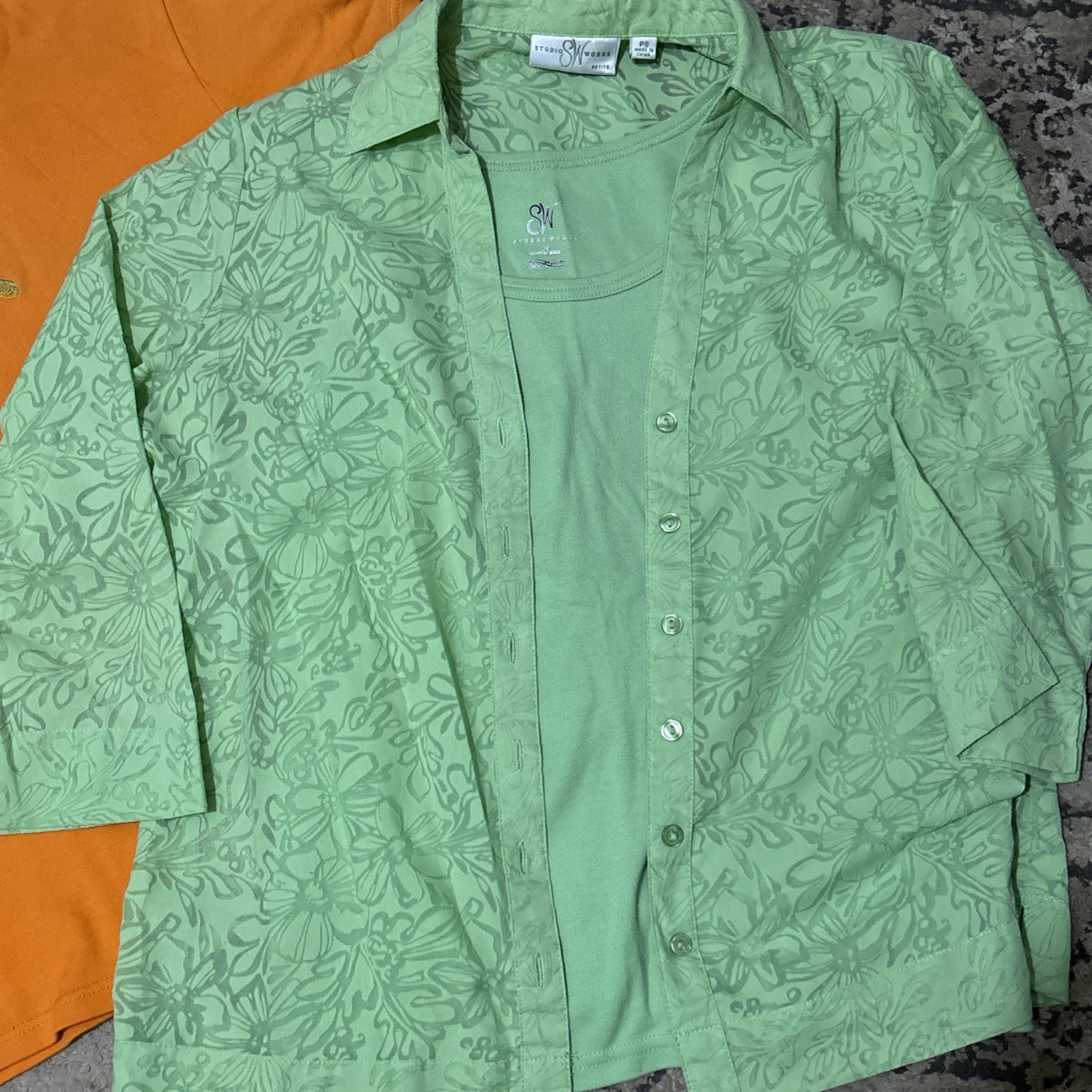 Women’s 4piece Lot Of Tops Size Small Multiple Manufacturers