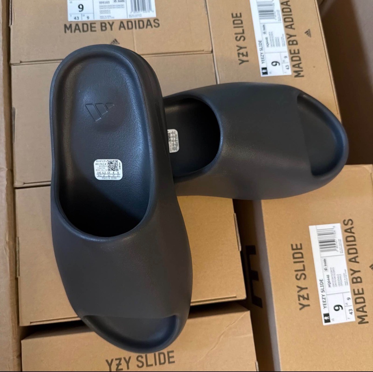 yeezy slides onyx size 6-12 Fast Shipping