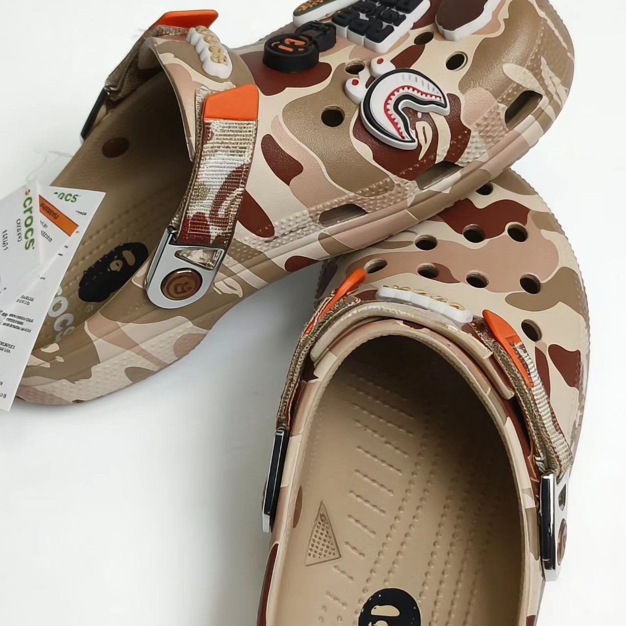 Crocs Unisex-Adult Classic Clog, Clogs for Women and Men W8/M6