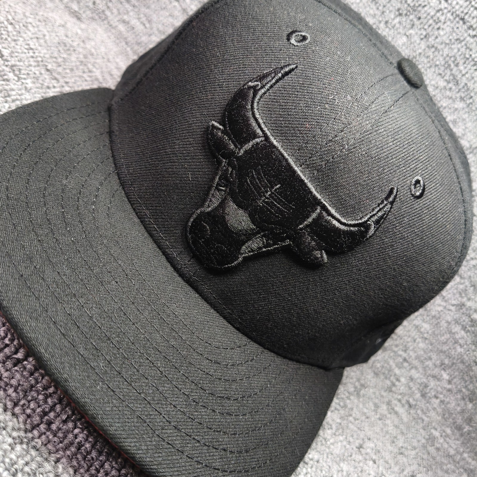 New Era Chicago Bulls 59FIFTY Fitted Black Red Underbrim 6 7 8 Hat