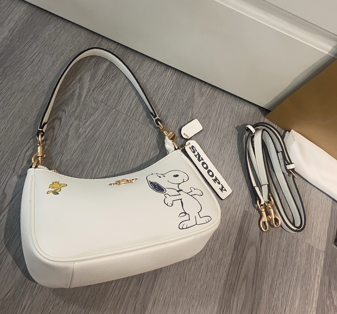 COACH x PEANUTS Teri Shoulder Bag Snoopy Chalk Multi CBJ76 Outlet NEW
