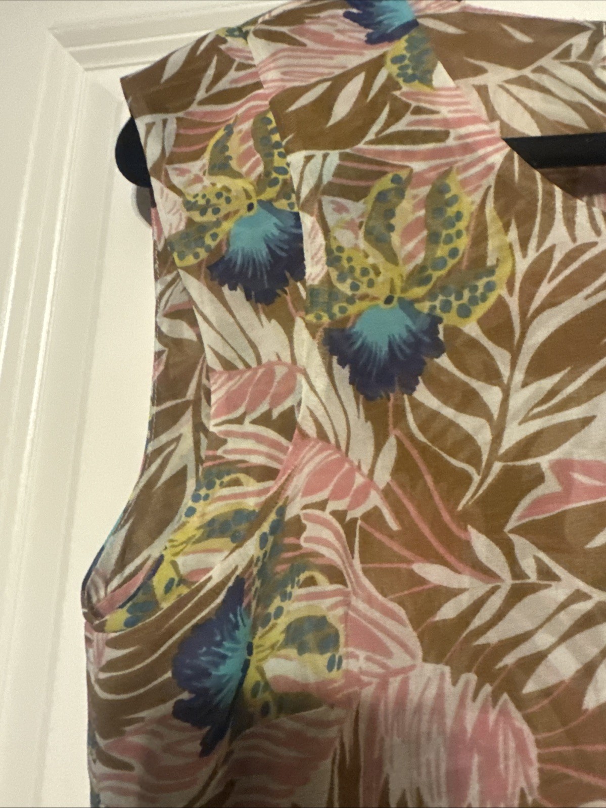 Cabi Womens Top Sz Med. Floral Art Layered Back Slit Scoop Neck Sleeveless