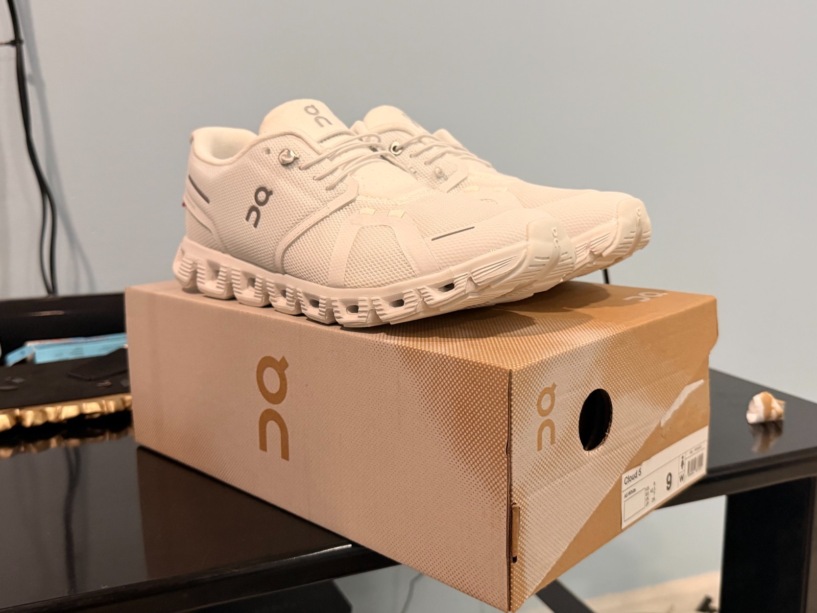 On cloud 5 women- white (authentic)