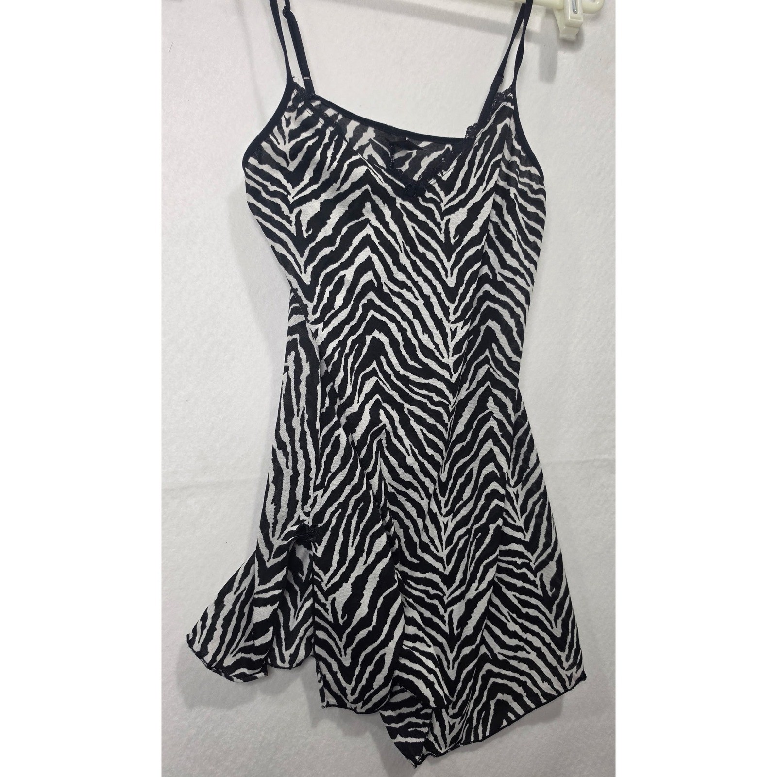Secret Treasures Zebra Print Chemise Nightgown Lace Trim Side Slits Size Medium