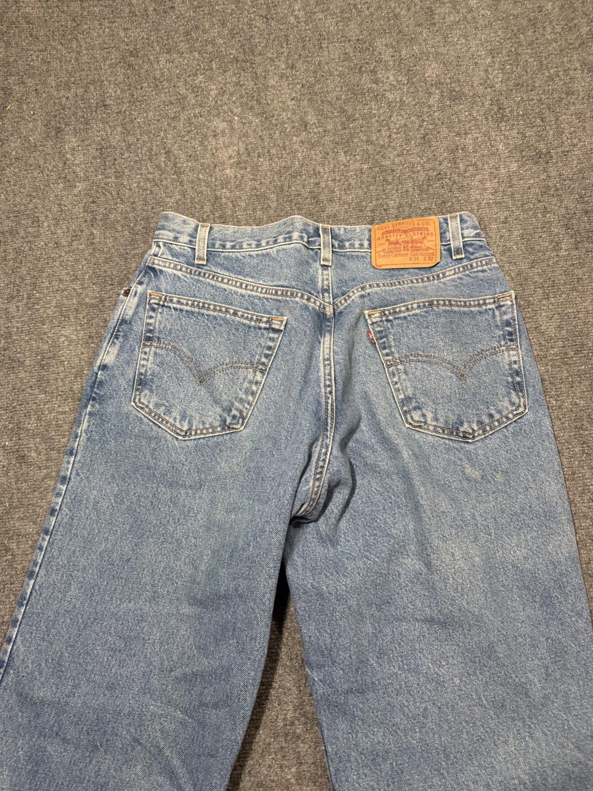 Levis Jeans Mens 34×32 Blue Relaxed Straight Leg Denim Light Wash Casual Classic