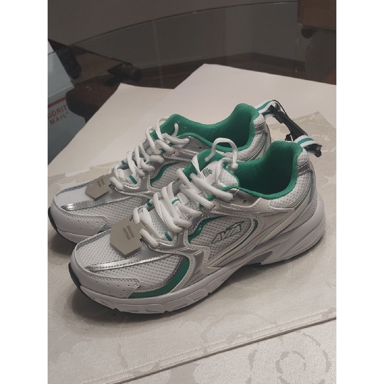 Avia NWT Women’s 5000 Performance Sneakers Size 9.5 M Green White Leather Mesh