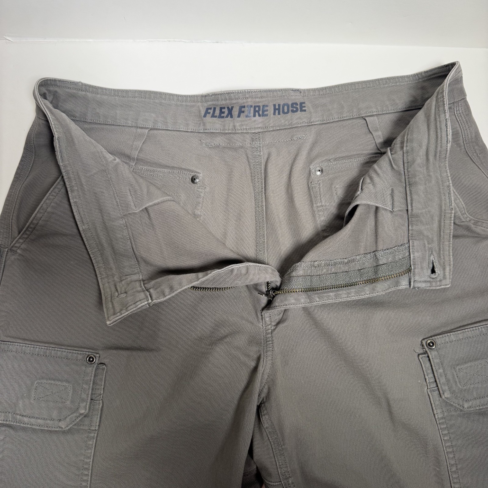 Duluth Trading Co. Flex Fire Hose Cargo Shorts Mens 38 Grey Heavyweight Utility