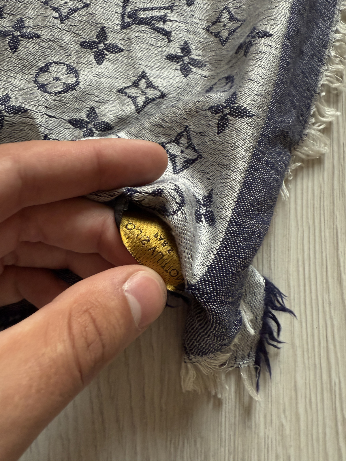 louis vuitton monogram shawl