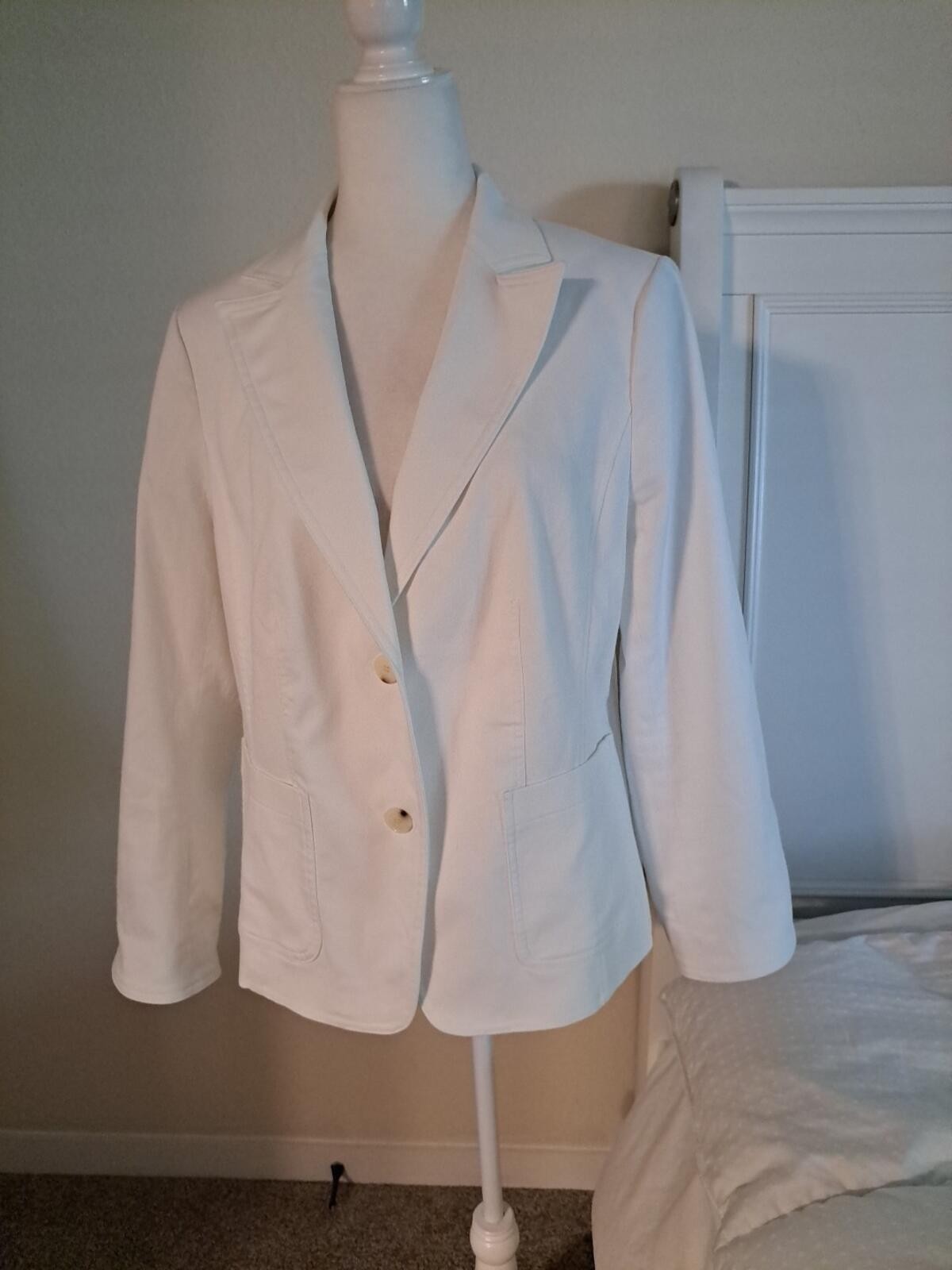 Talbots Classic White Jacket Size 12 EUC Returns Accepted