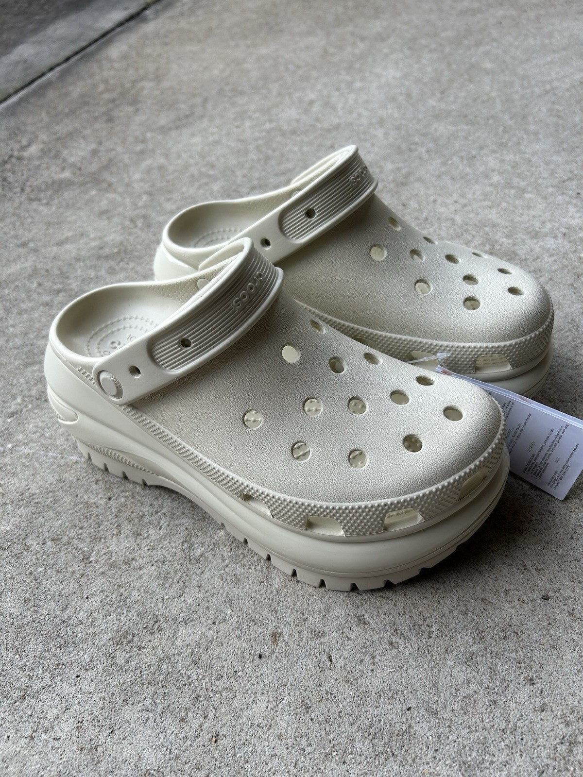 NWT Crocs Mega Crush Platform Clog Sandals Bone W 8 M 6