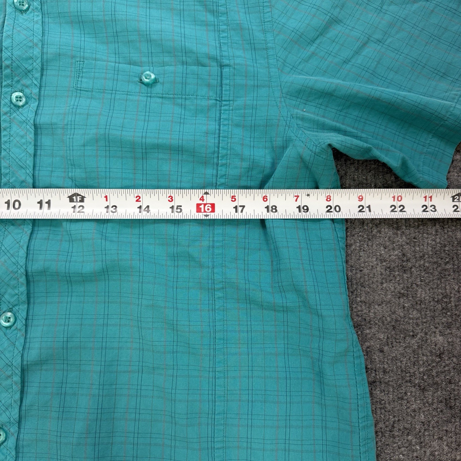 Vintage Arc’teryx Checked Short Sleeve Button Down Camping Shirt Men’s Medium*