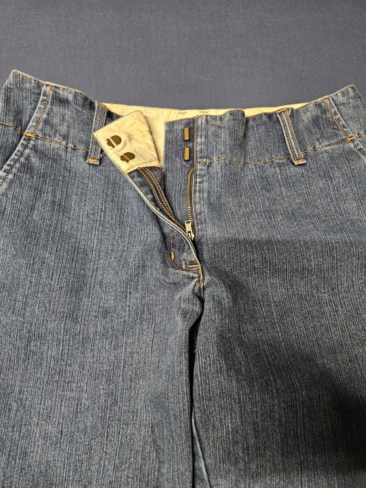 Liz Claiborne Women’s Petite Blue Medium Wash Wide-Leg 5-Pocket Zip Jeans