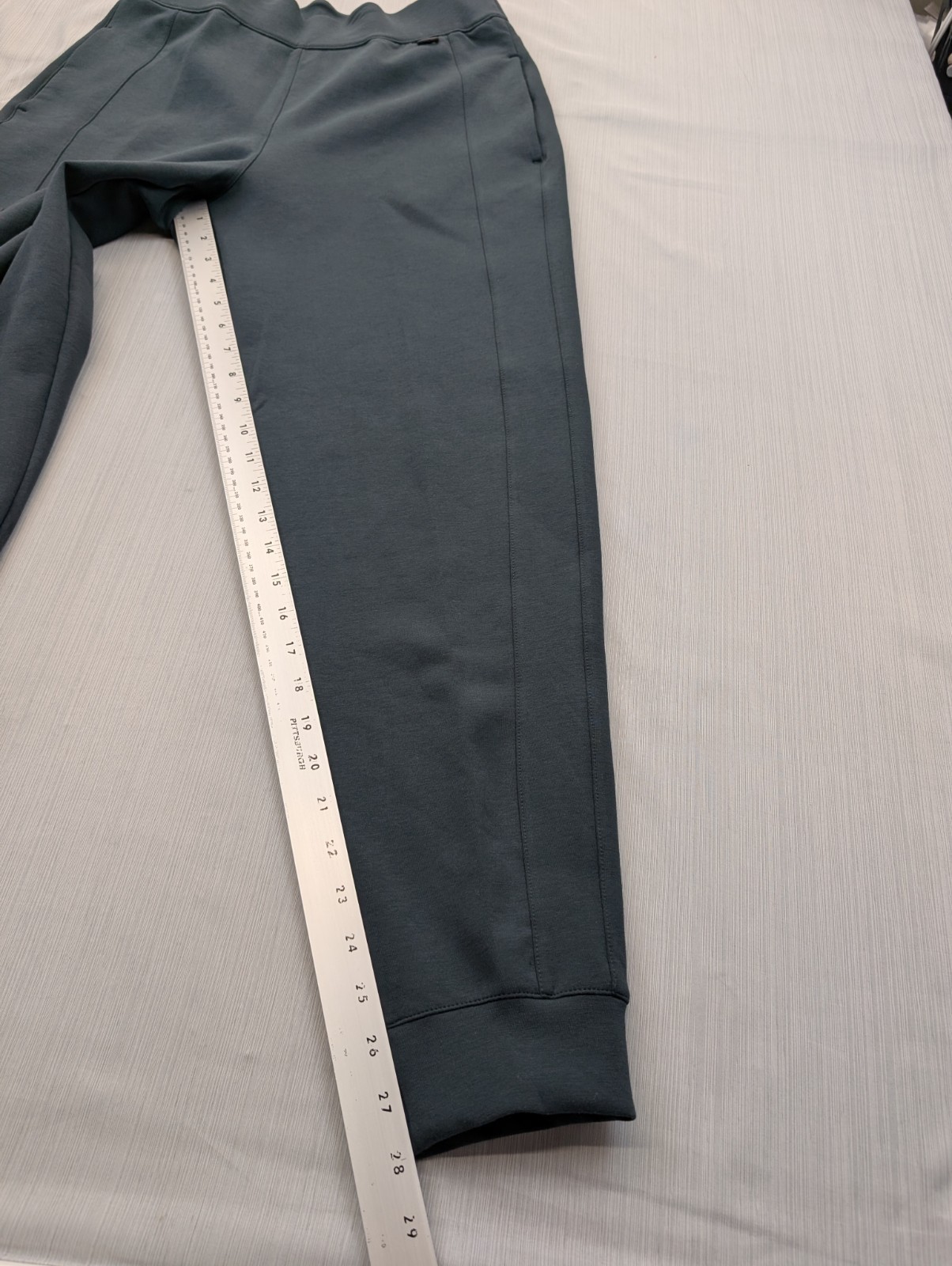 New Nike 24.7 Impossibly Soft Joggers Womens Size Medium Midrise Ankle