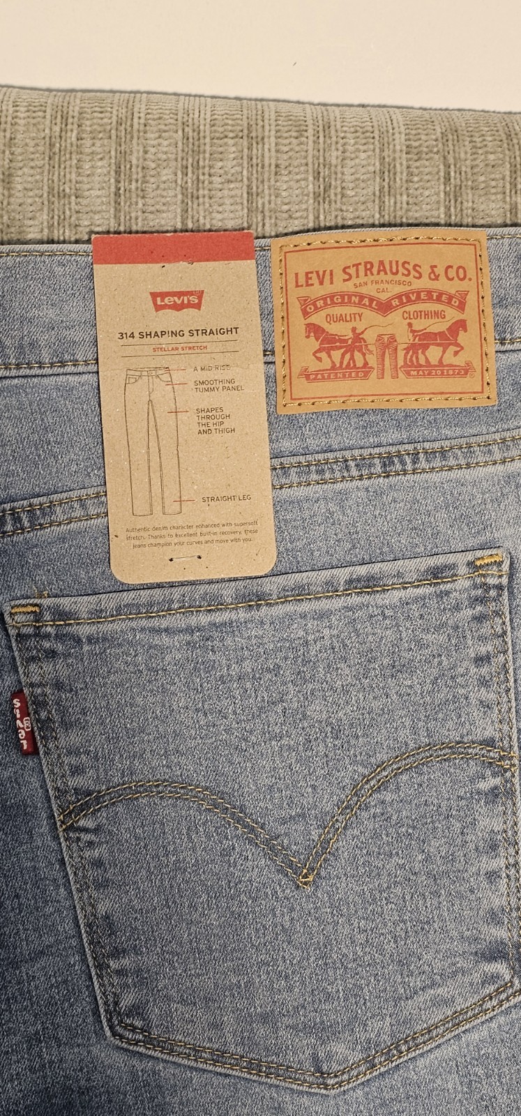 Levi’s Women’s 314 Shaping Straight Mid-Rise Size 33×32