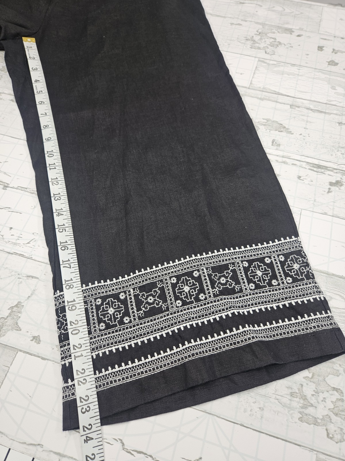 Saks Fifth Avenue Embroidered 100% Linen Cropped Pants Black Women XL