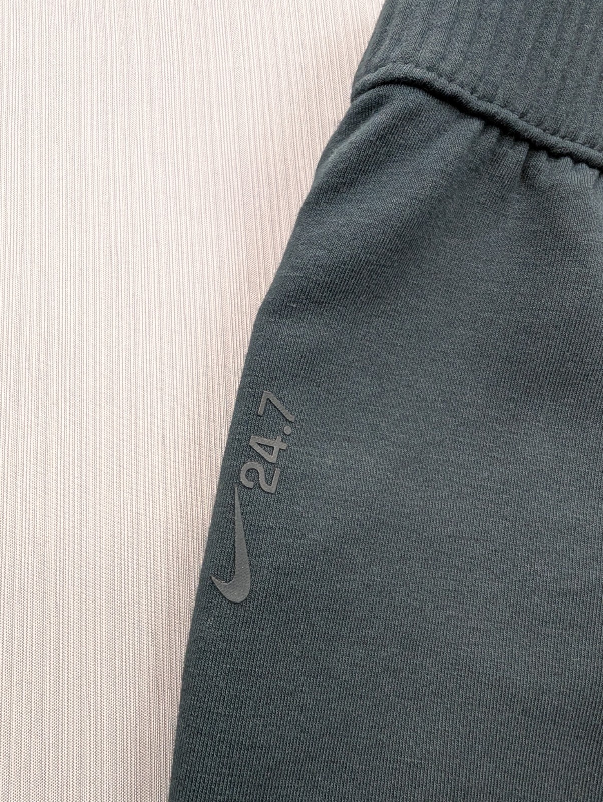 New Nike 24.7 Impossibly Soft Joggers Womens Size Medium Midrise Ankle