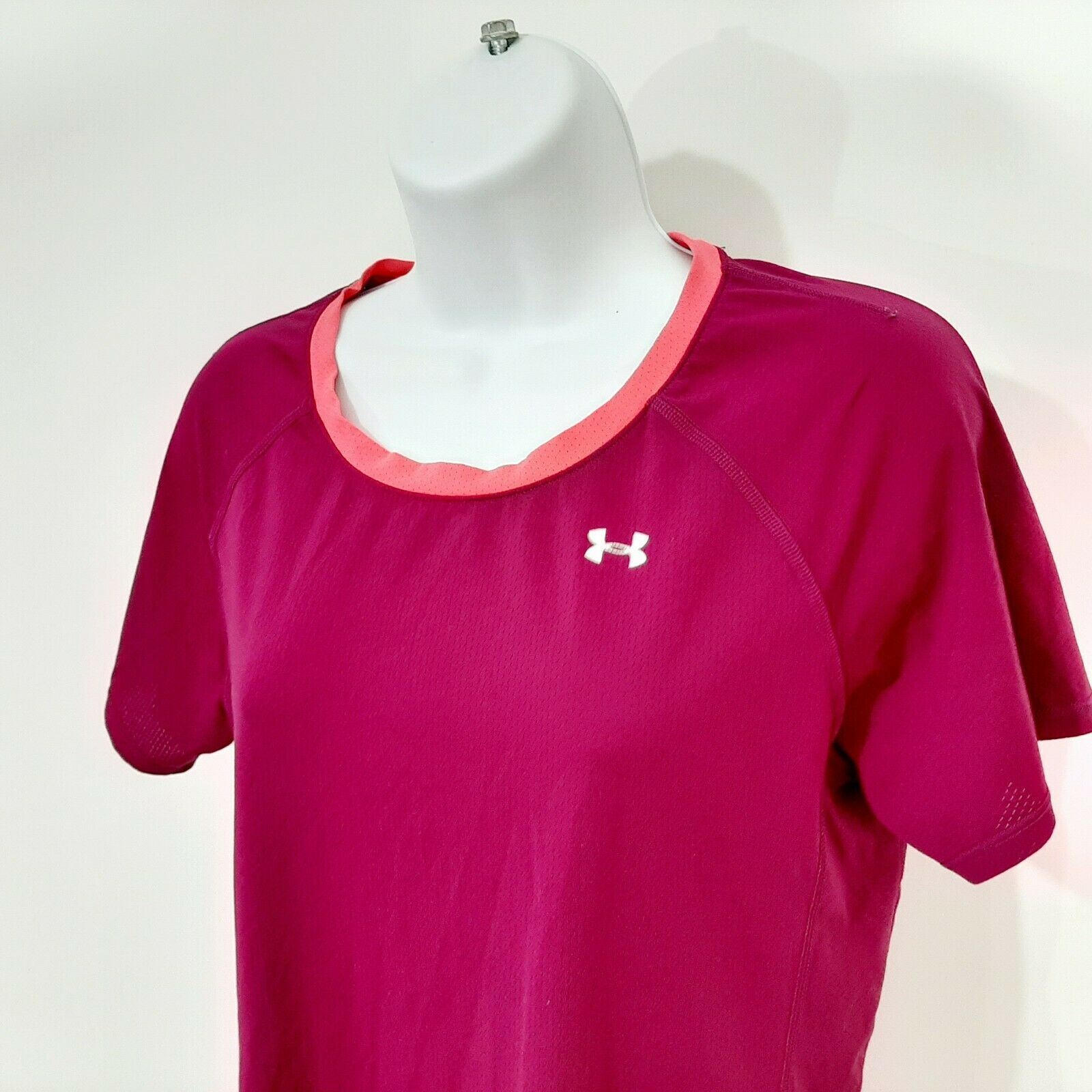 Under Armour Fitted Women’s Athletic T-shirt Size Medium Purple TA1