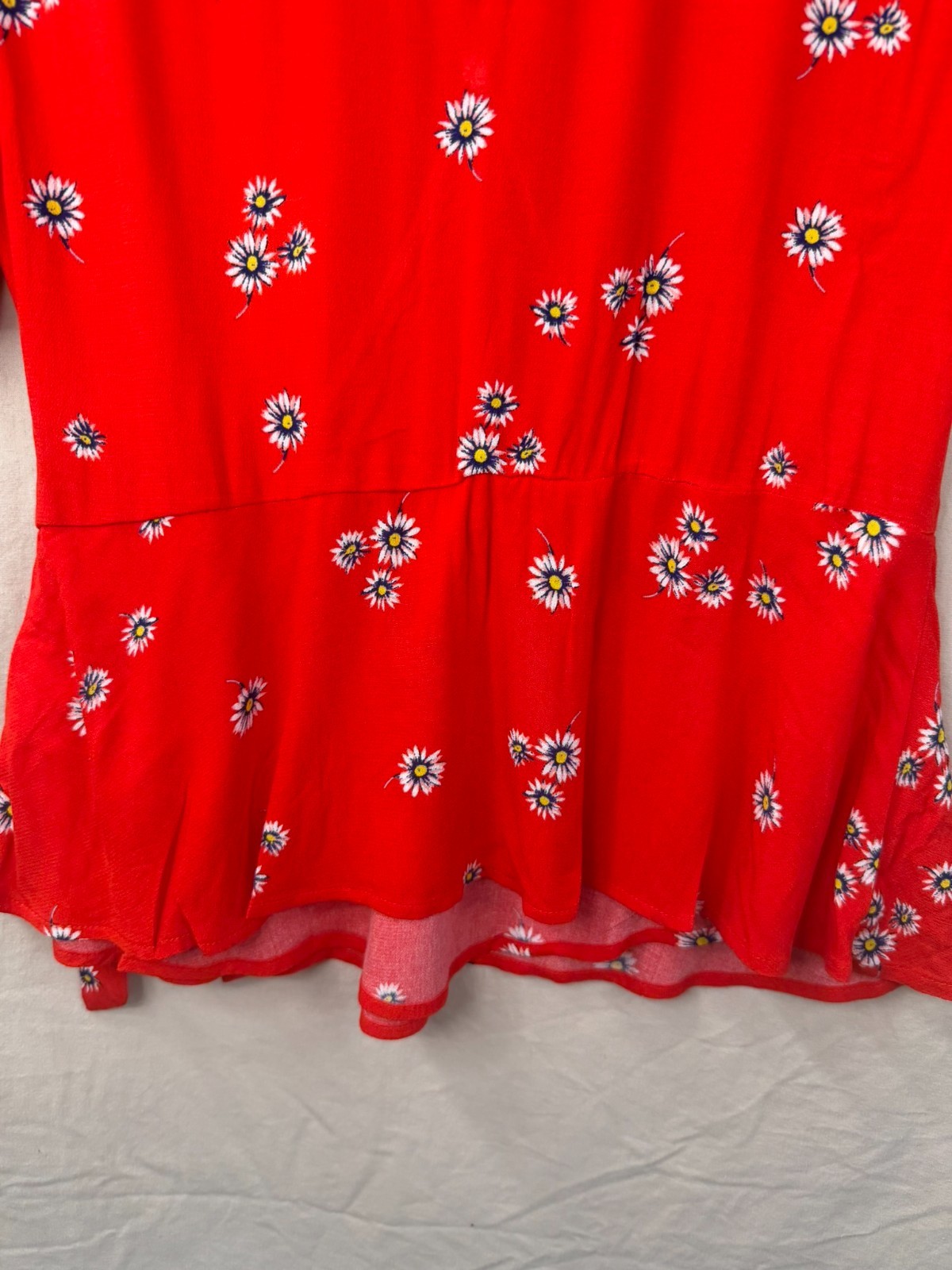 Elodie Nordstrom Red Daisy Floral Wrap Top Blouse Short Flutter Sleeve Size Med